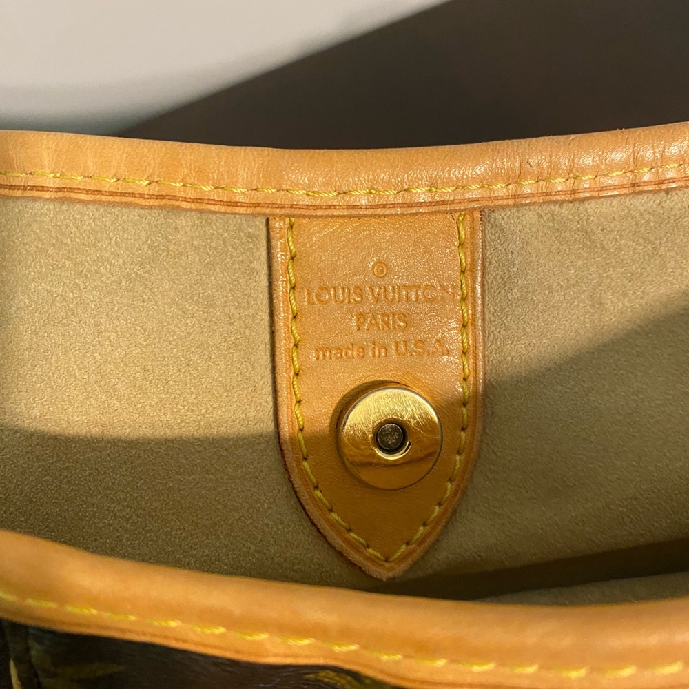 Louis Vuitton Brown and Gold Monogram Shoulder Bag - Galleria PM. - Picture 9 of 13